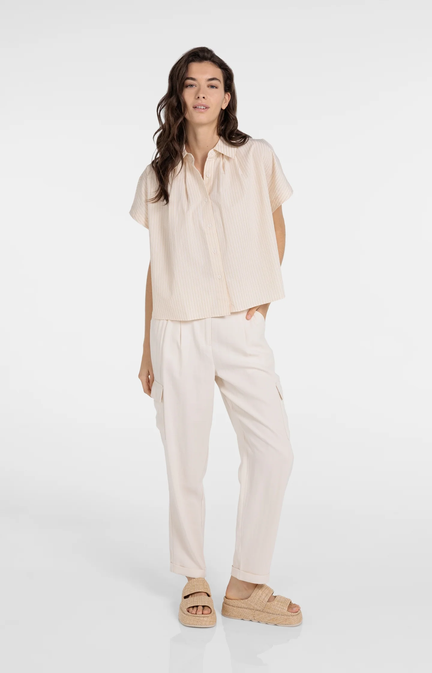 Sleeveless striped blouse with button detail - Image 6