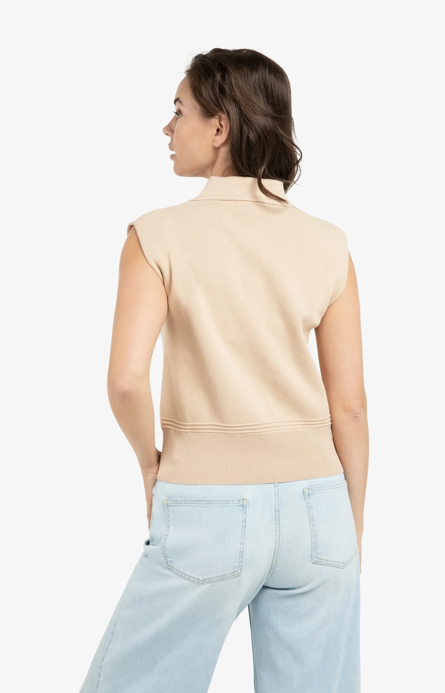 Sleeveless sweater with collar and buttons - Image 4