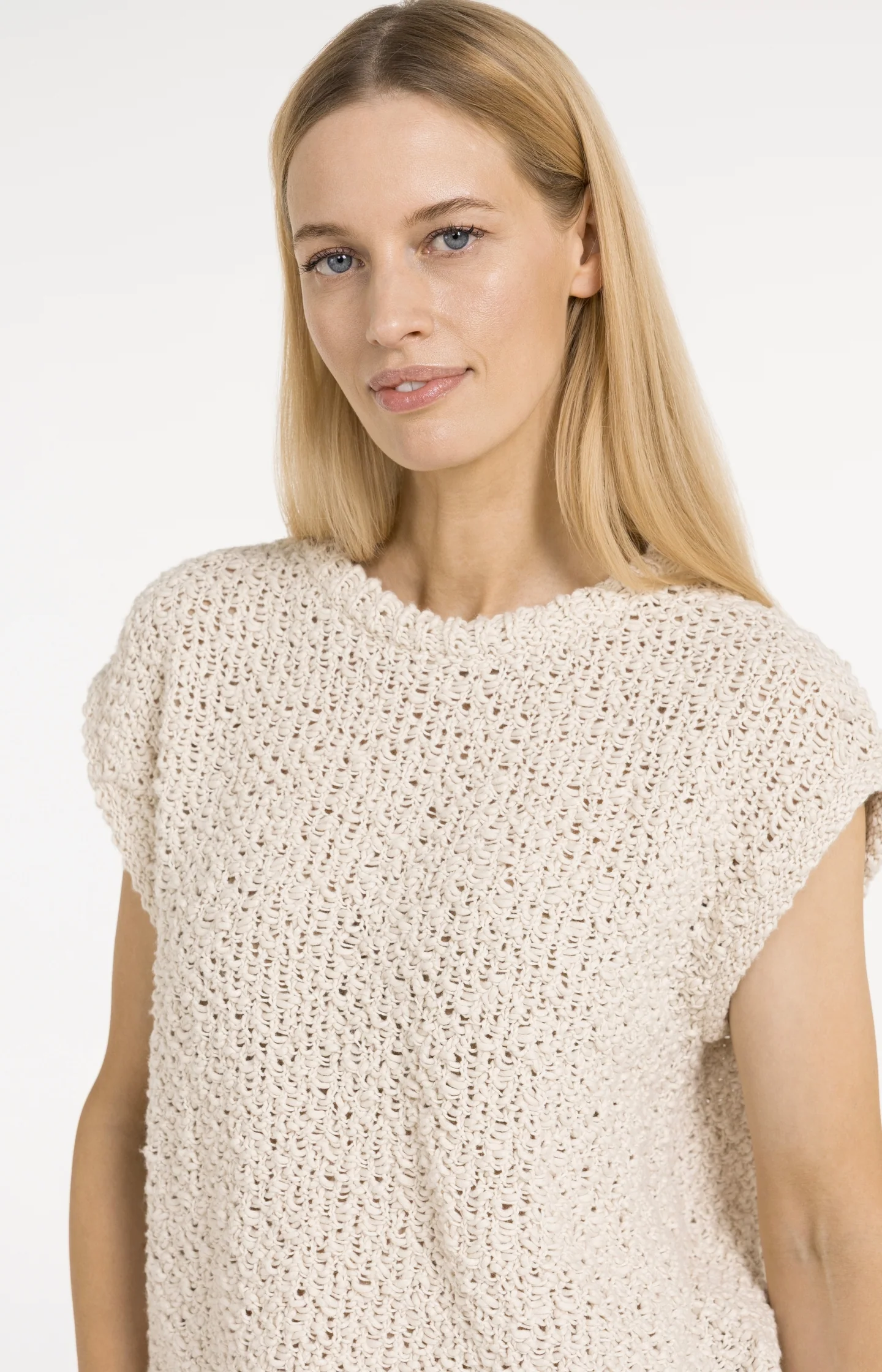 Sleeveless sweater with open-knit texture - Image 6