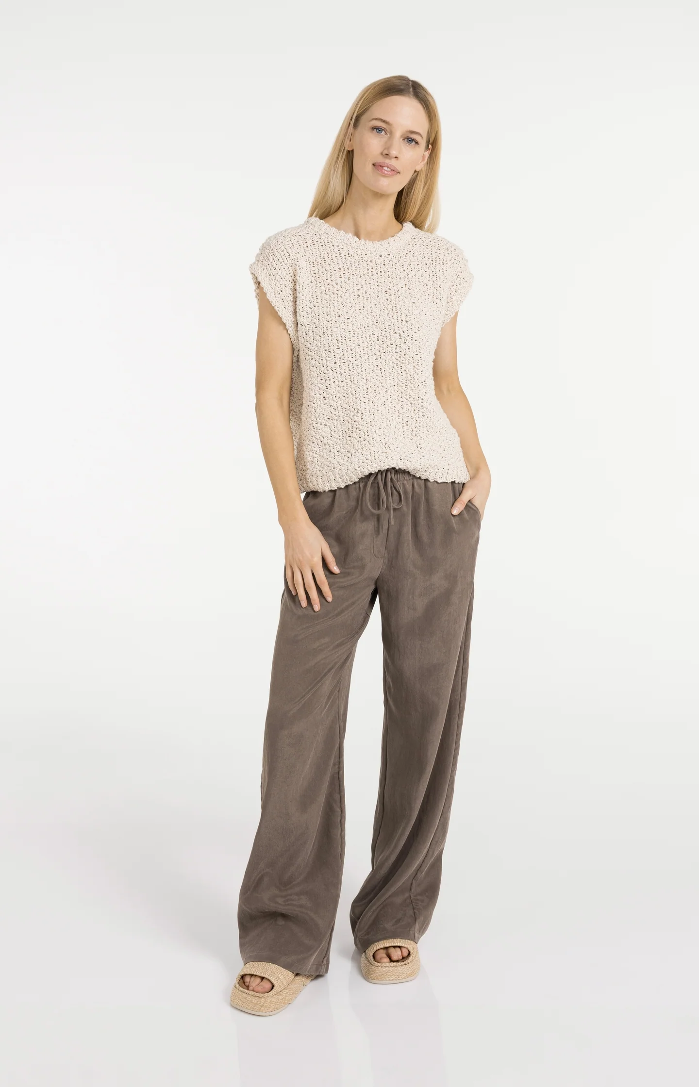 Sleeveless sweater with open-knit texture - Image 7