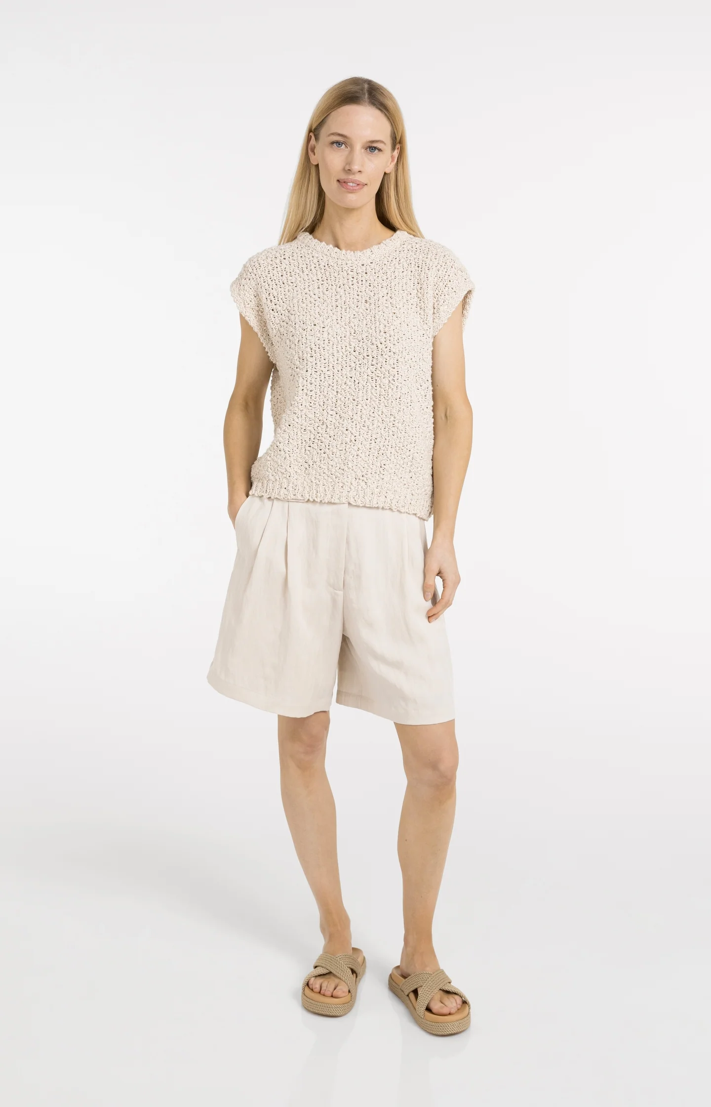 Sleeveless sweater with open-knit texture - Image 8
