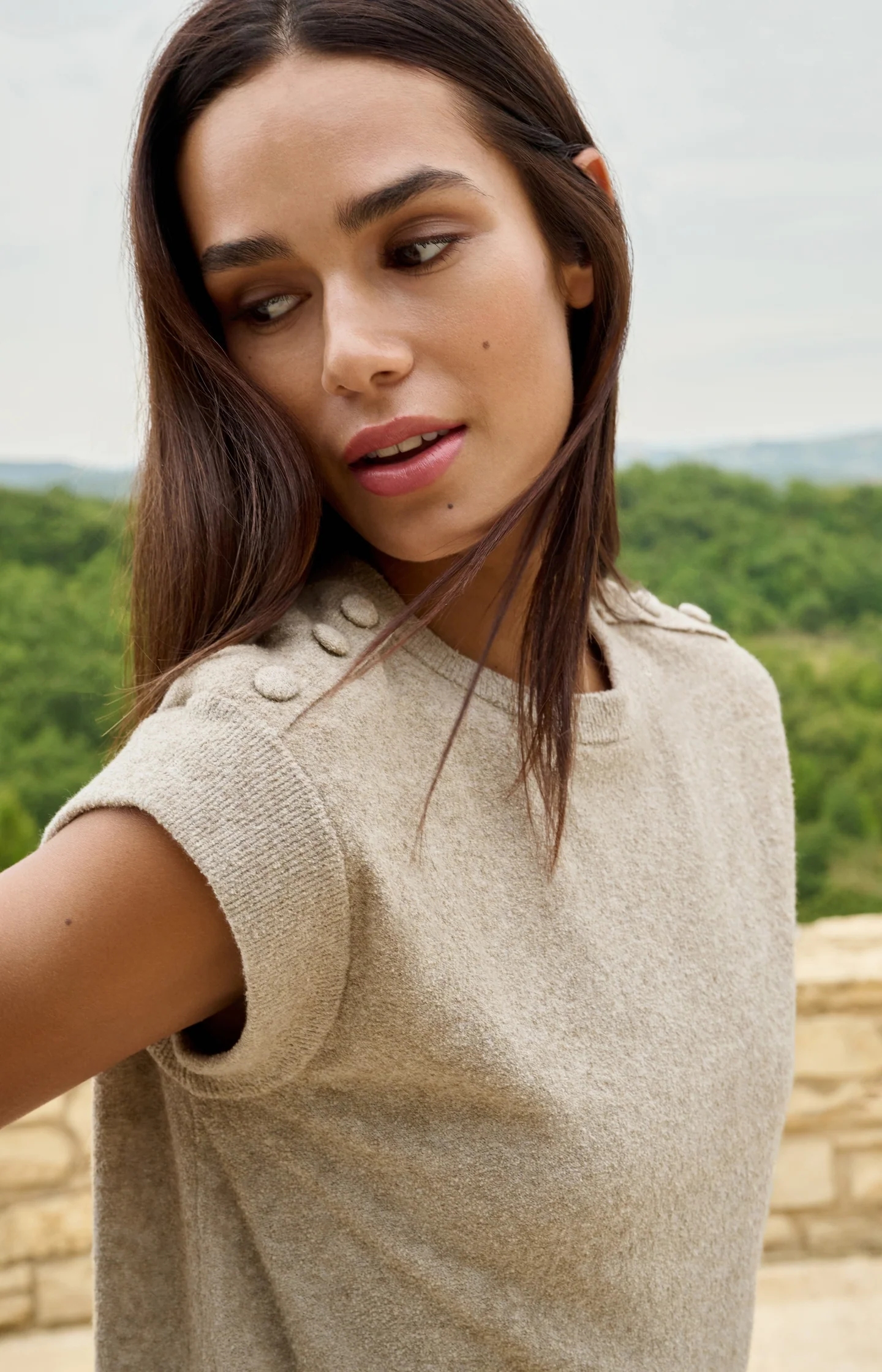Sleeveless sweater with shoulder button details - Image 3