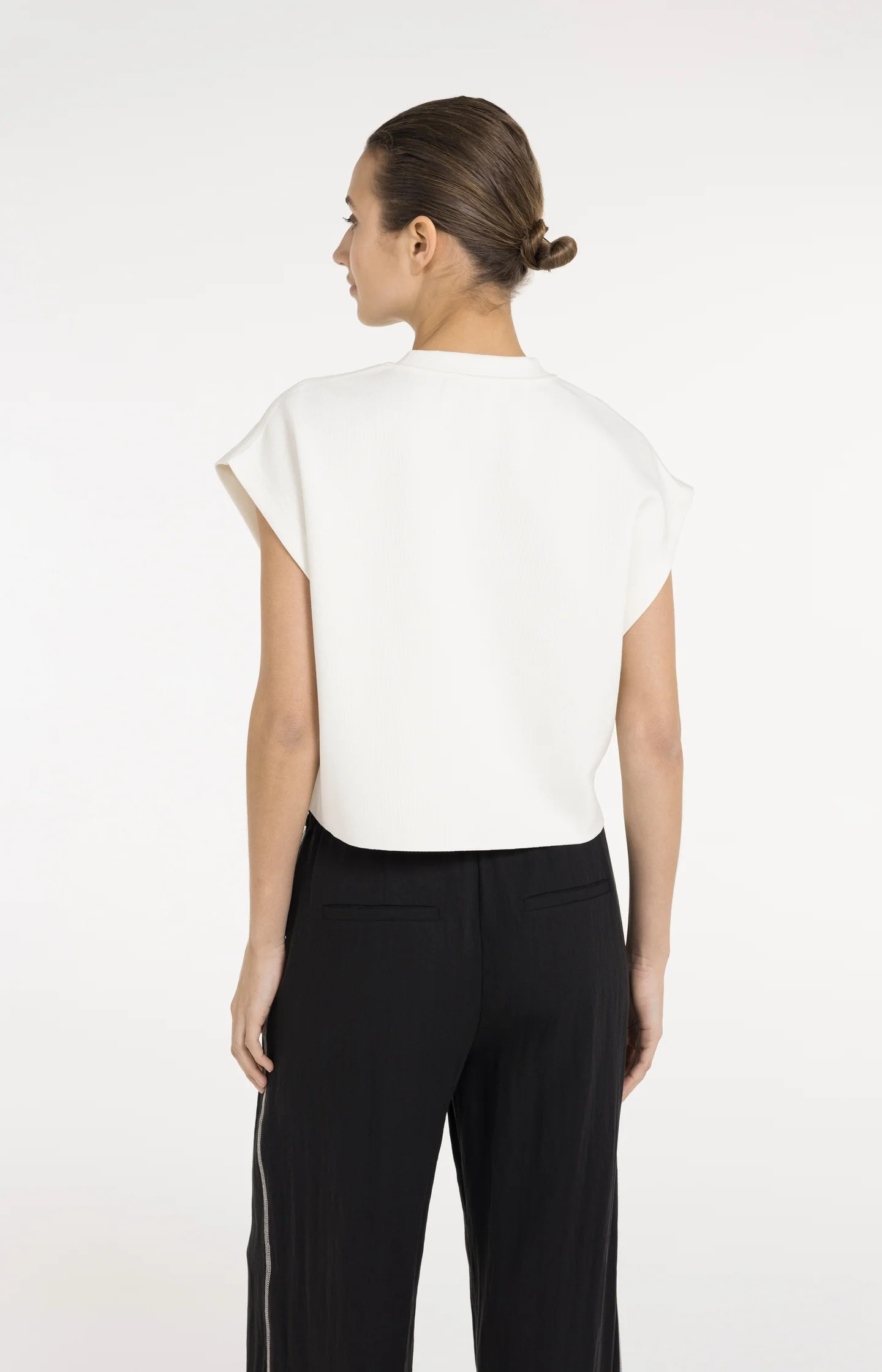 Sleeveless sweatshirt in boxy fit - Image 4