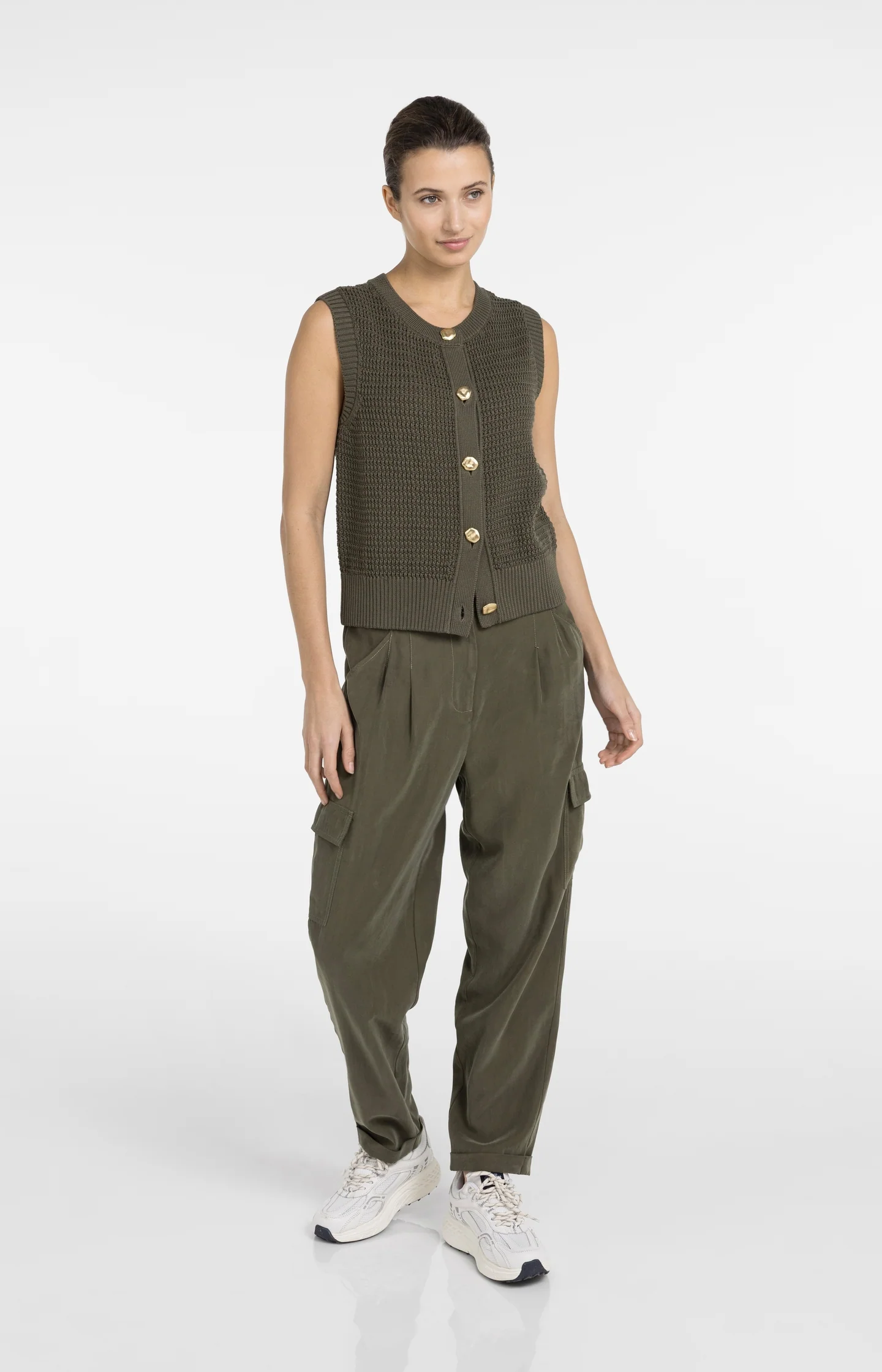 Sleeveless textured cardigan with gold-tone buttons - Image 7