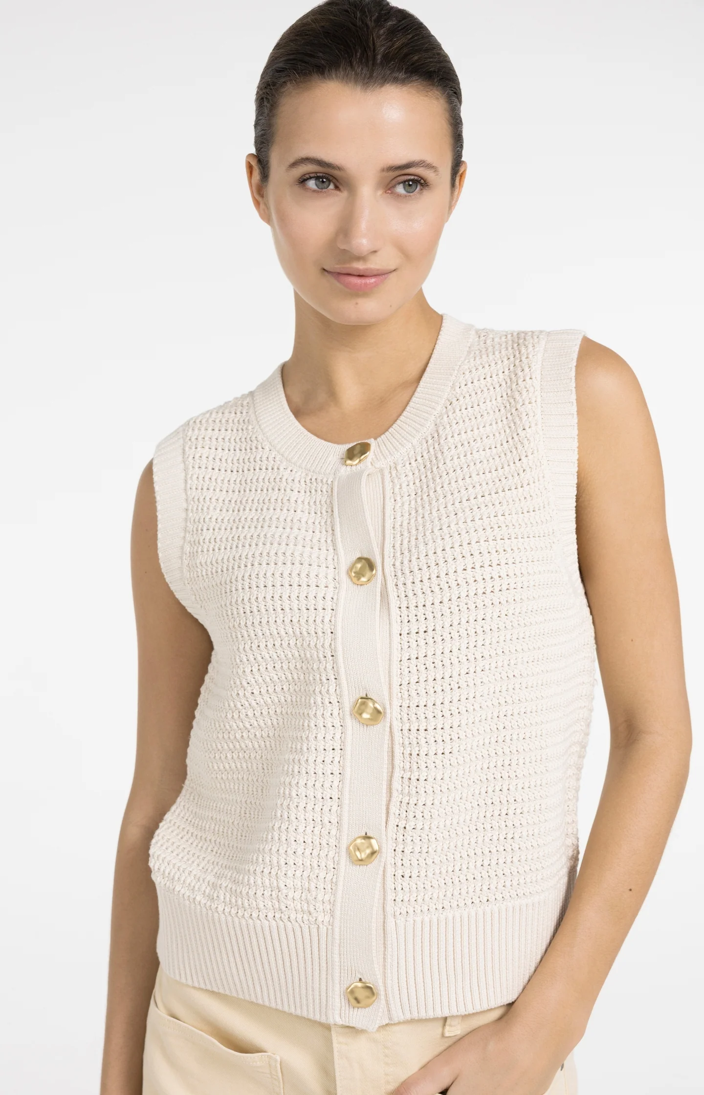 Sleeveless textured cardigan with gold-tone buttons - Image 5