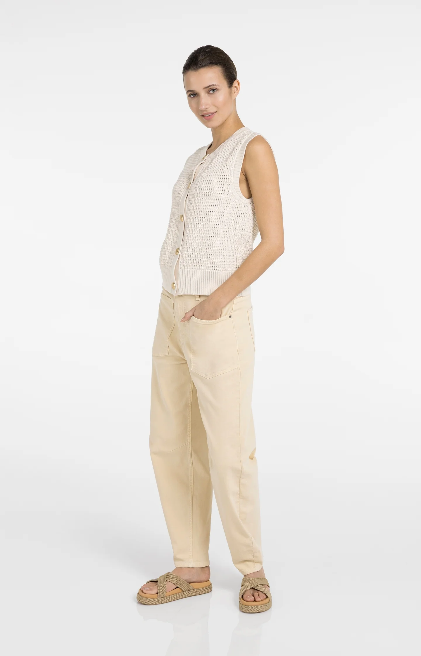 Sleeveless textured cardigan with gold-tone buttons - Image 6