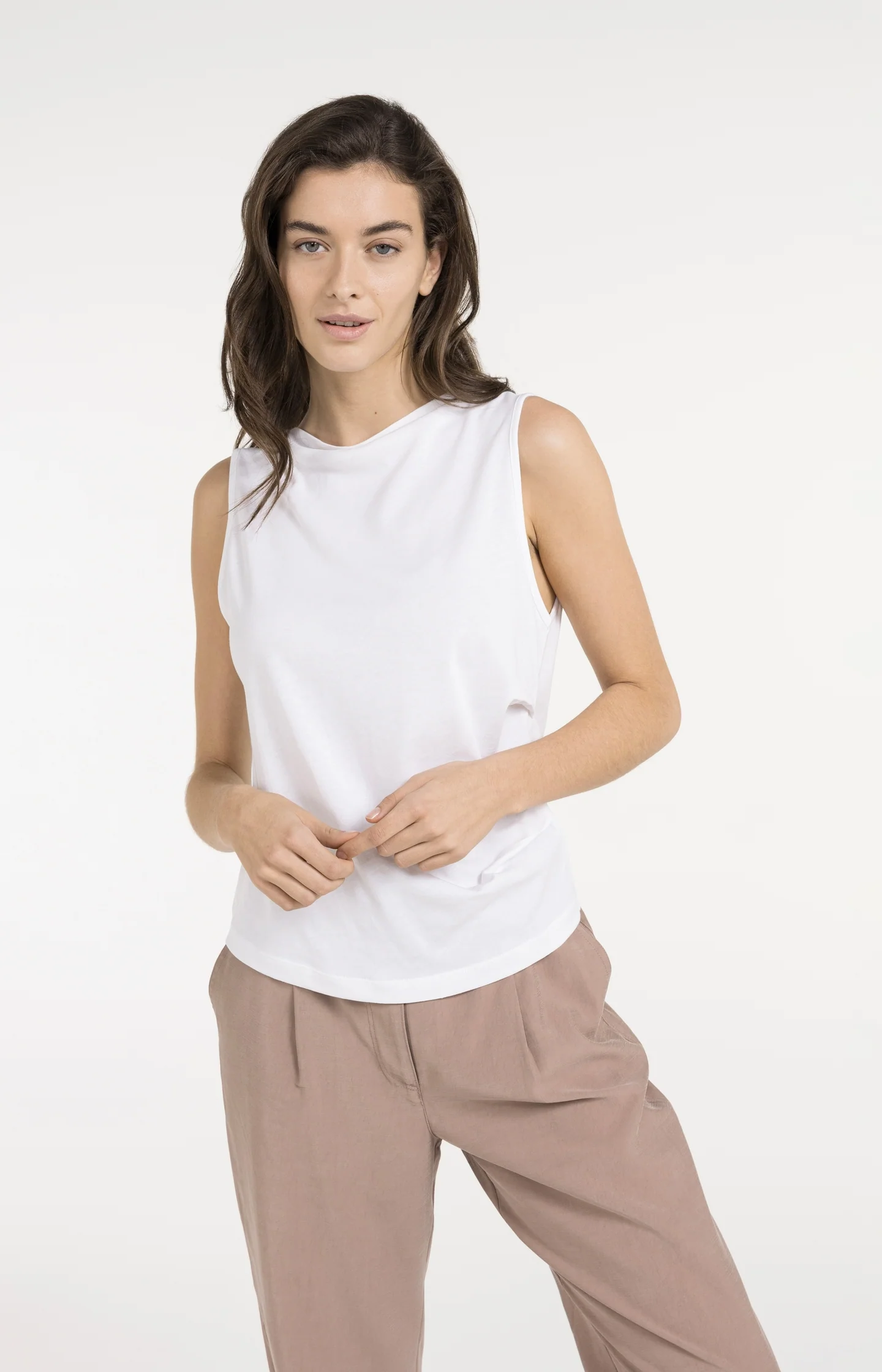 Sleeveless top with boat neckline