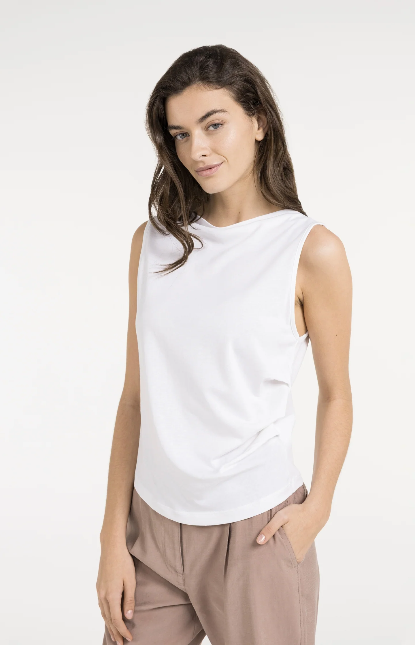 Sleeveless top with boat neckline - Image 3