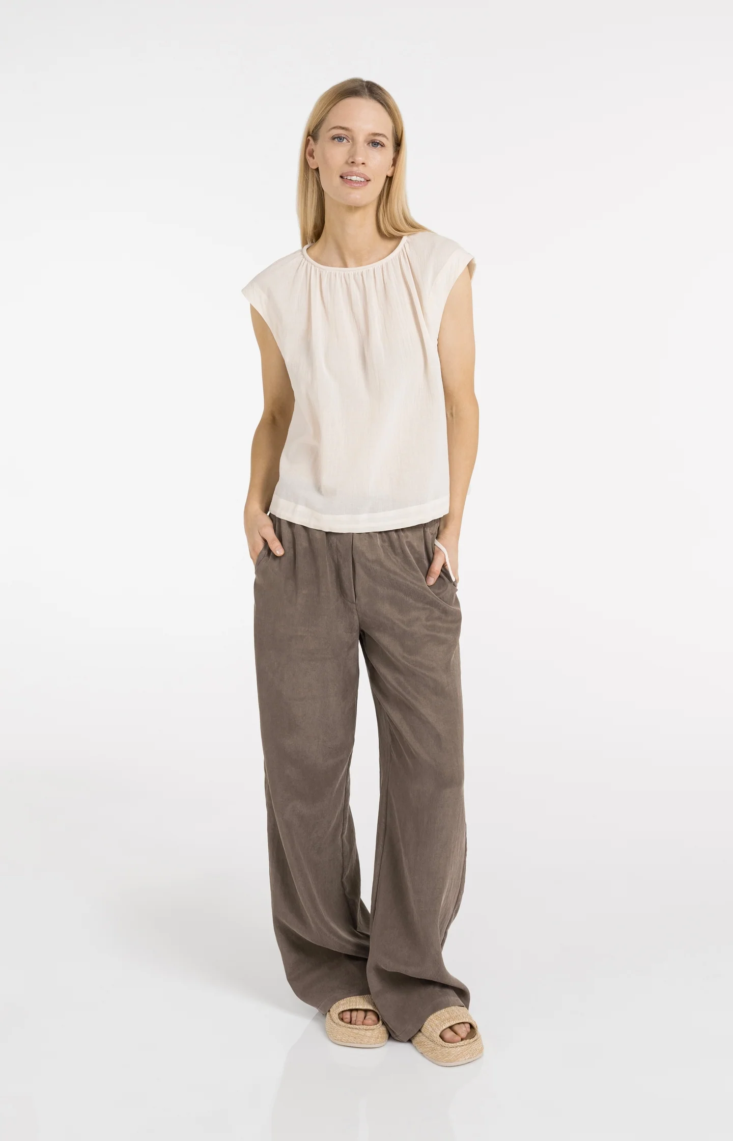 Sleeveless top with pleated neckline and drawstring - Image 5