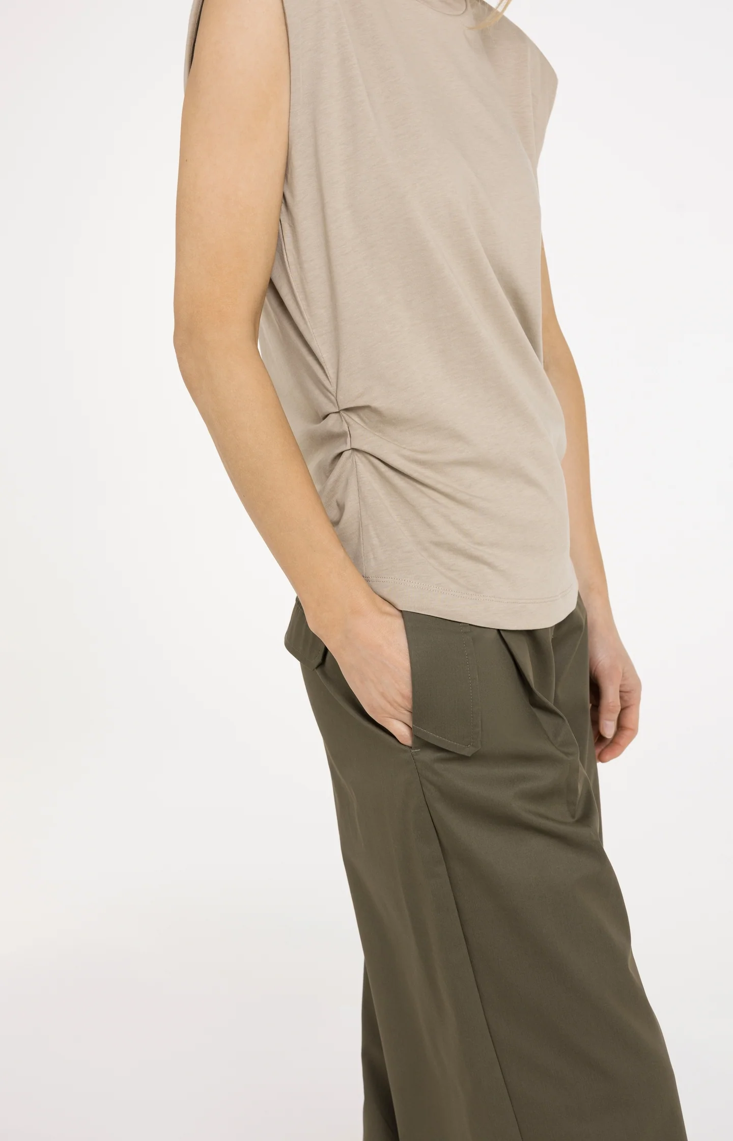 Sleeveless top with pleated sideseams - Image 5