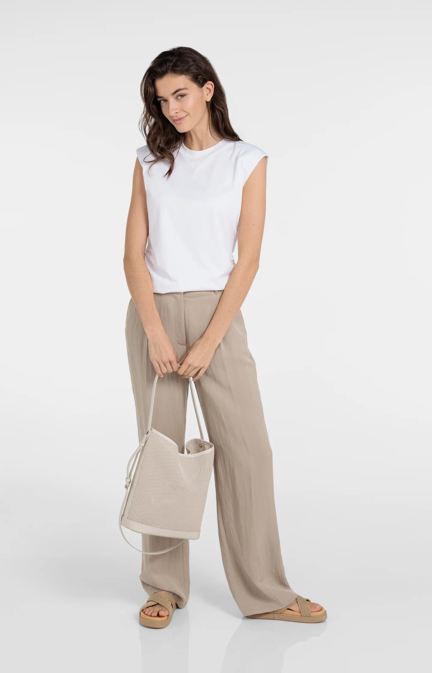 Sleeveless top with pleated sideseams - Image 8