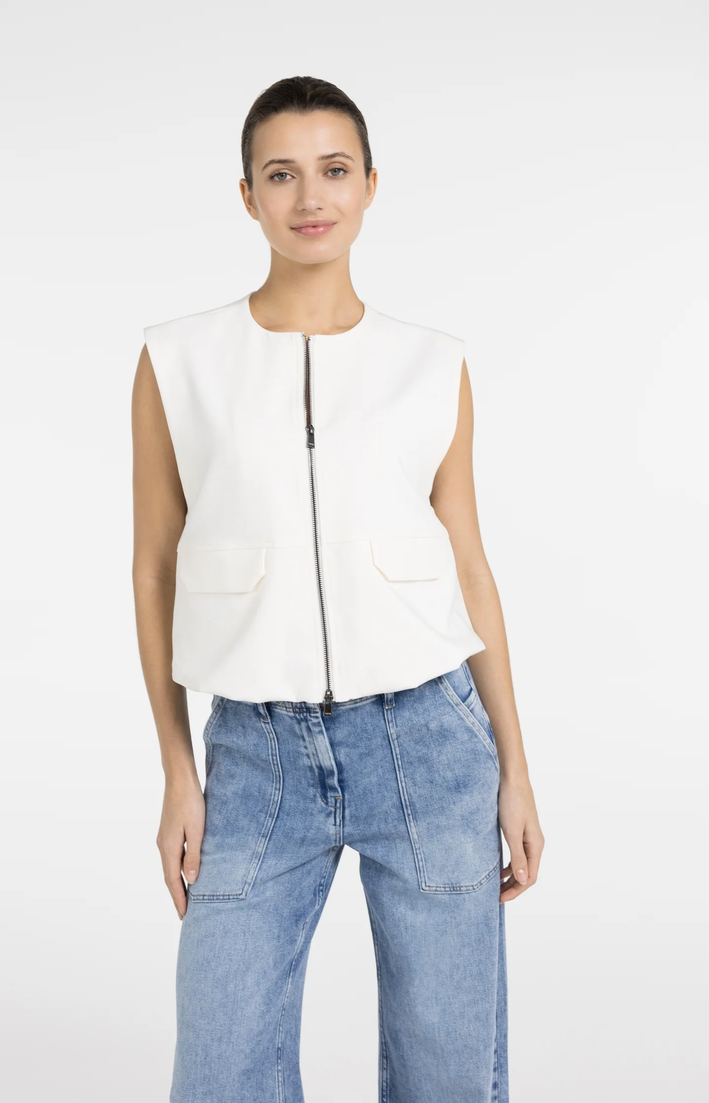 Sleeveless woven jacket with balloon-shaped hem - Image 3