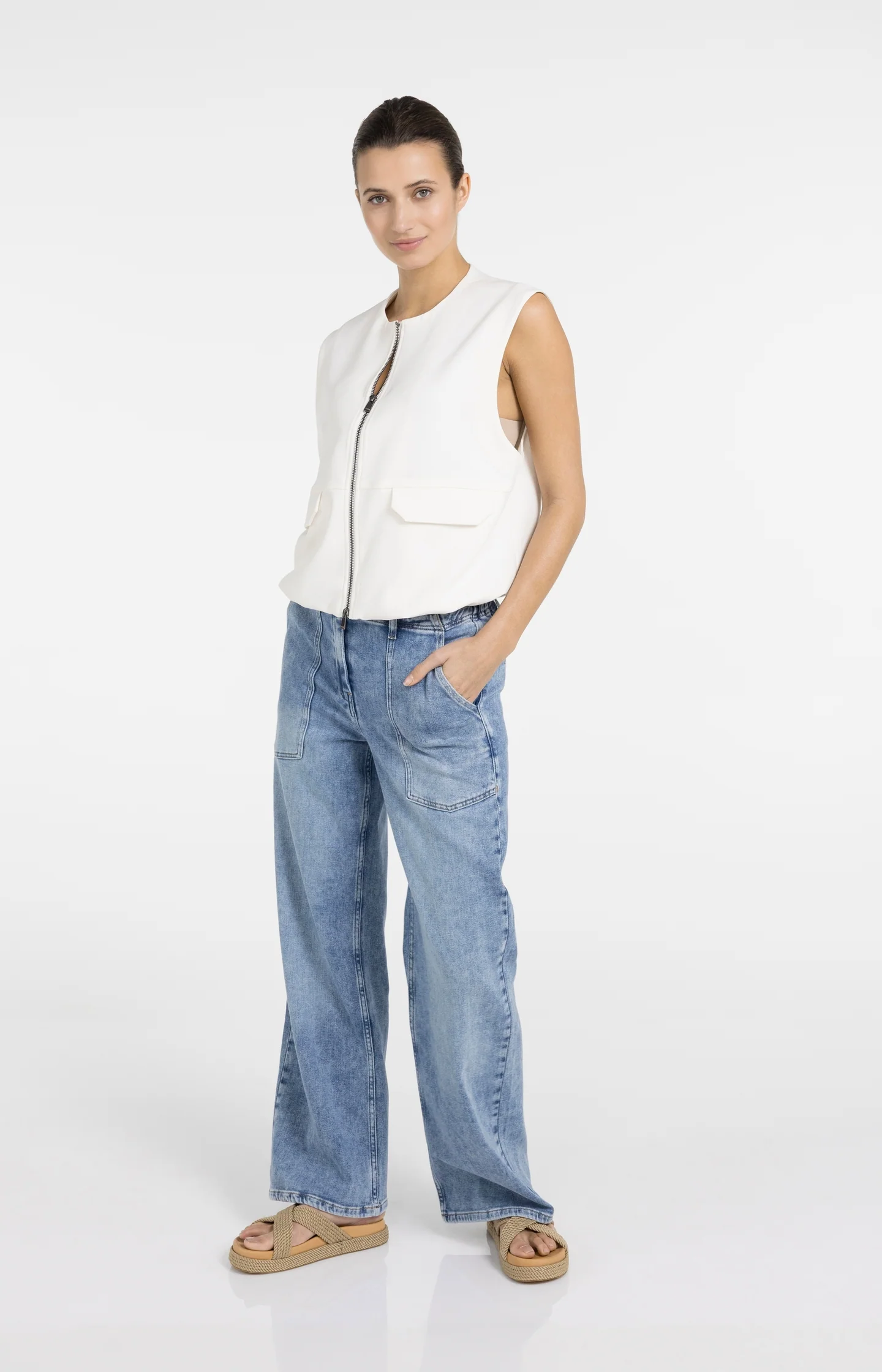 Sleeveless woven jacket with balloon-shaped hem - Image 6