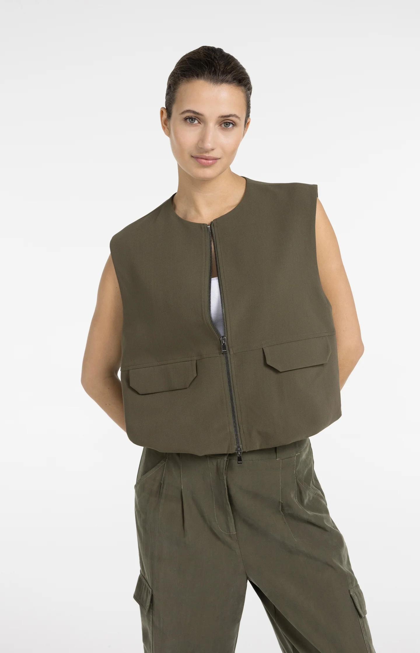 Sleeveless woven jacket with balloon-shaped hem - Image 3