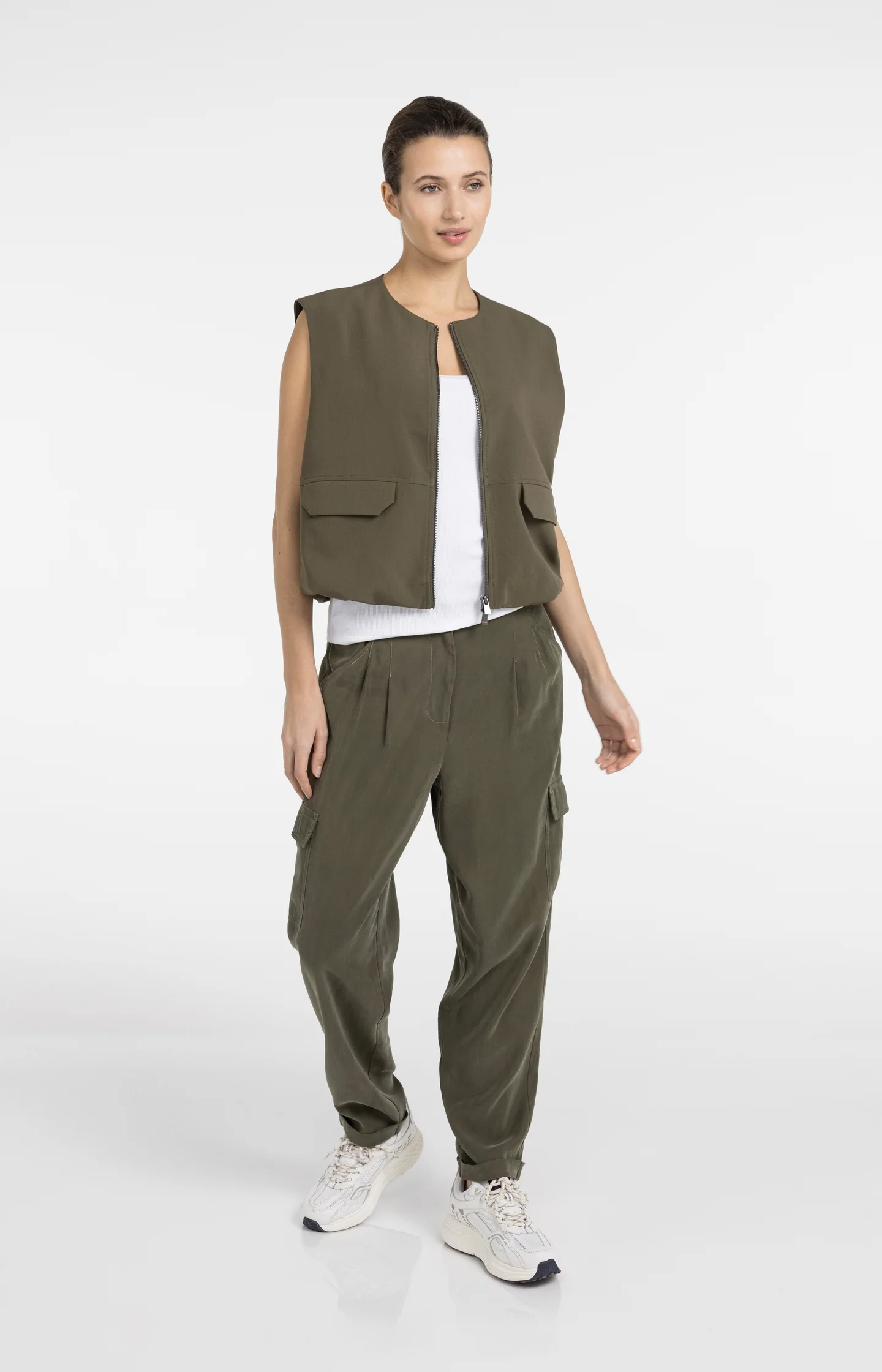 Sleeveless woven jacket with balloon-shaped hem - Image 7