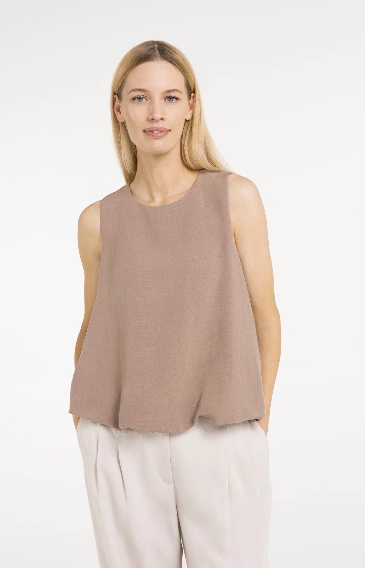 Sleeveless woven top with balloon hem - Image 3