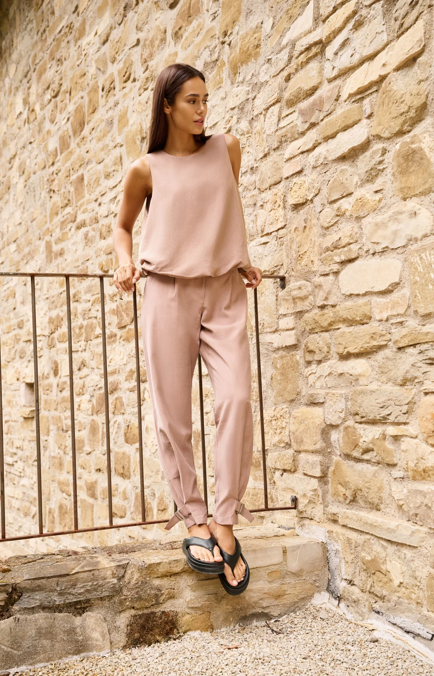 Sleeveless woven top with balloon hem - Image 7