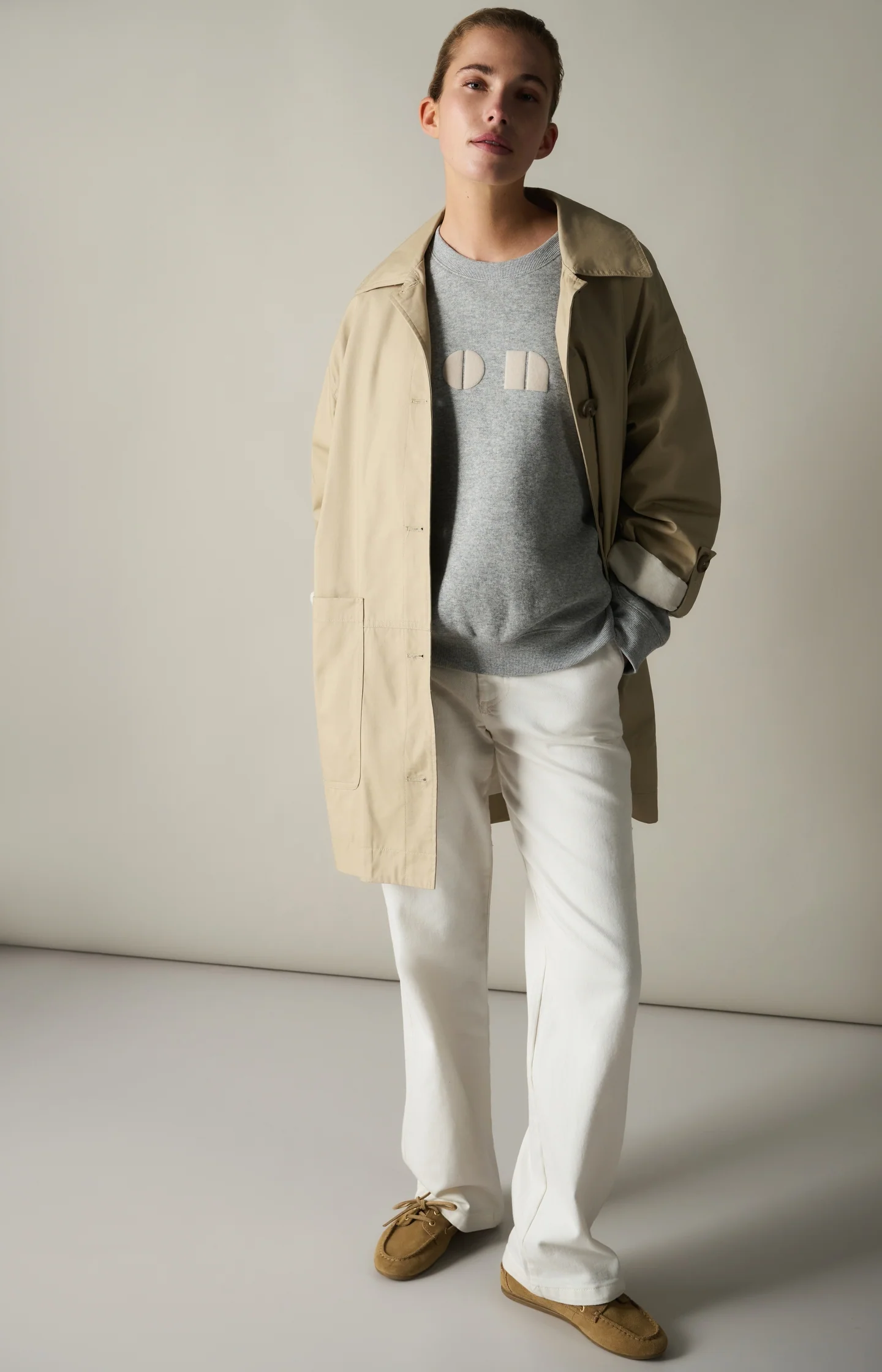 Soft sweater with chest artwork 'iconic' - Image 7