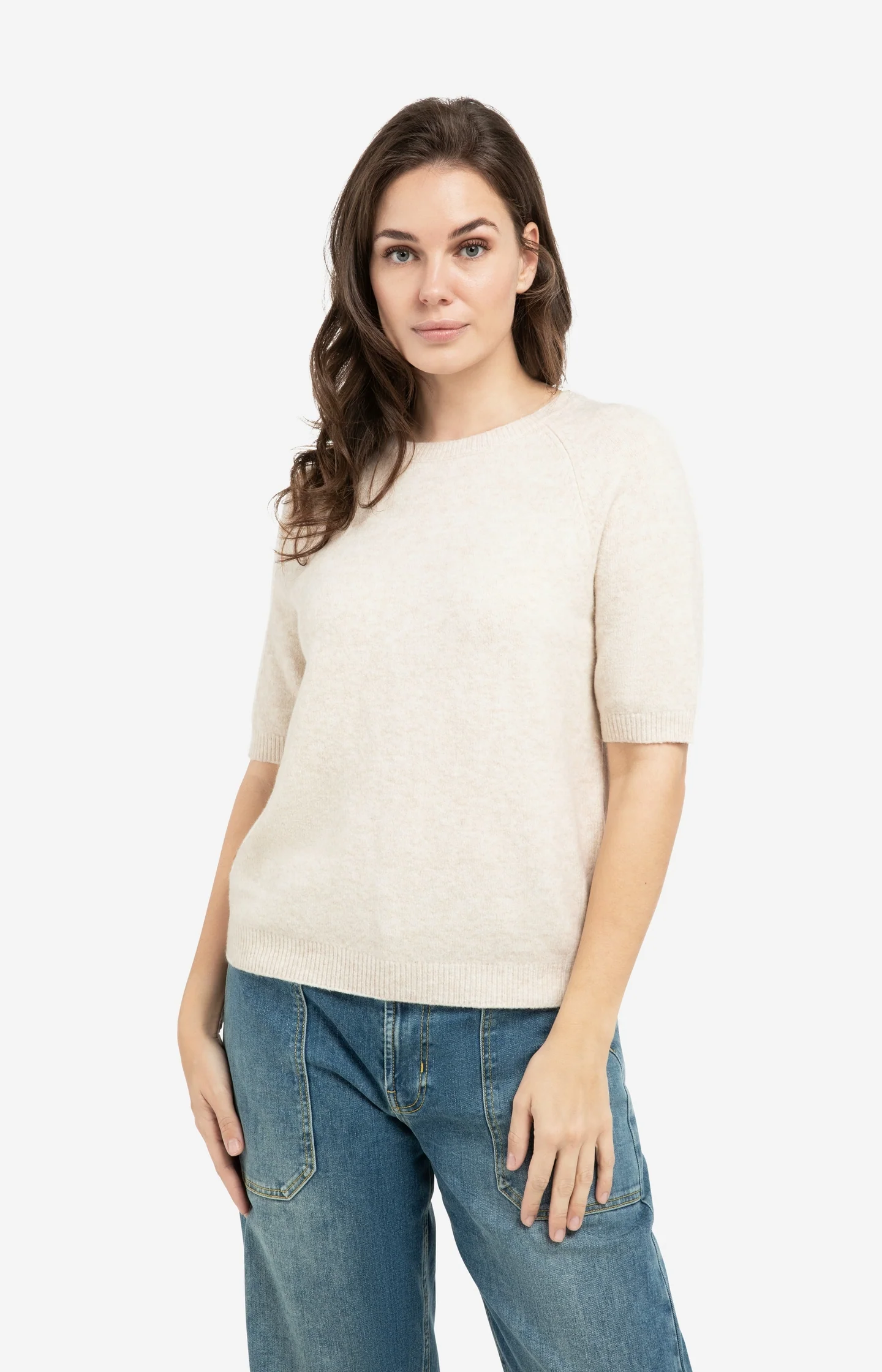 Soft sweater with short sleeves and round neckline - Image 3