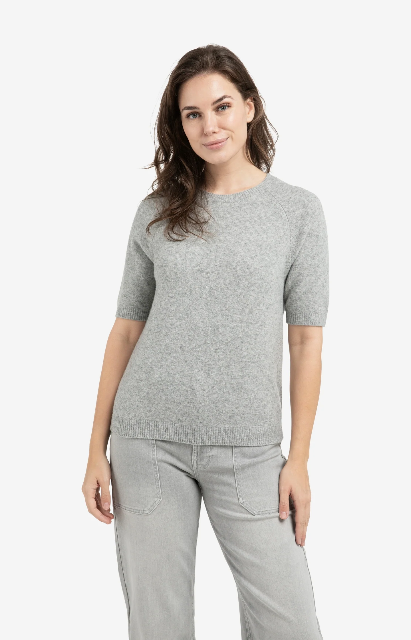 Soft sweater with short sleeves and round neckline - Image 3