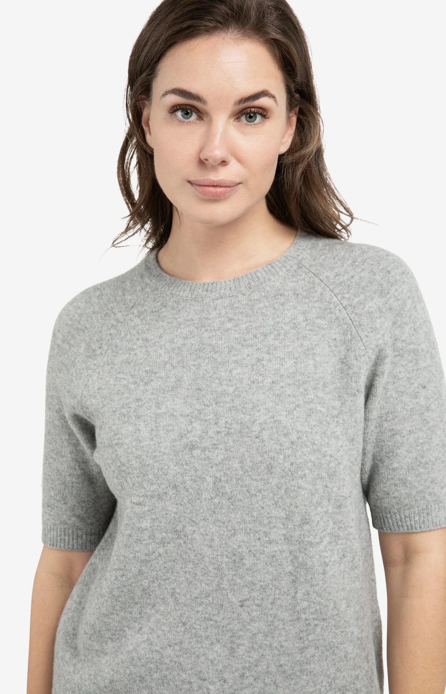 Soft sweater with short sleeves and round neckline - Image 5