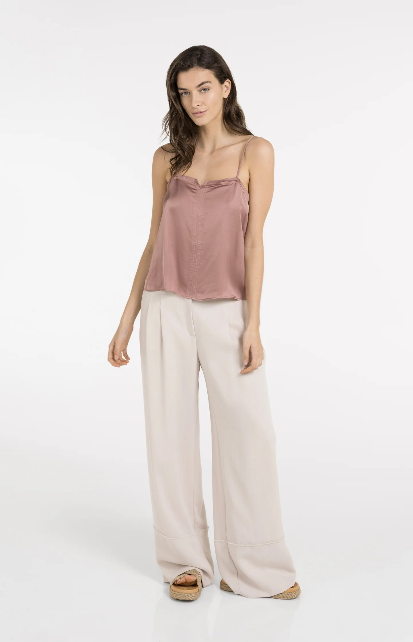 Strappy singlet with subtle V-notch - Image 5