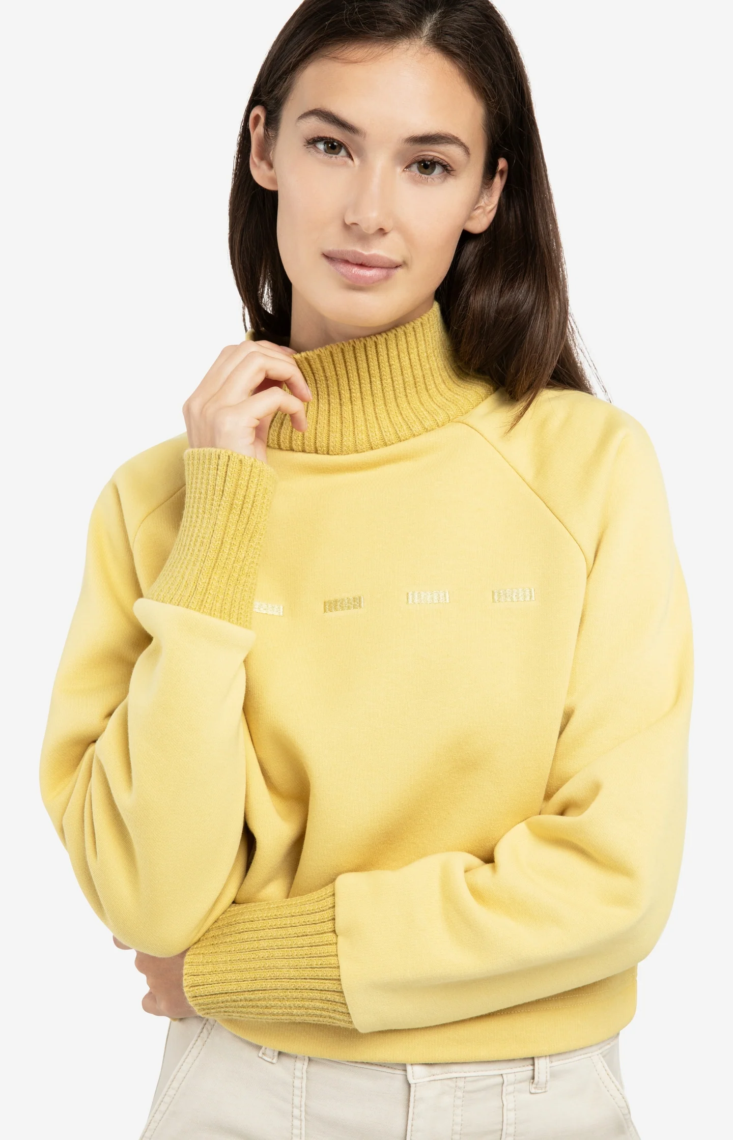 Sweater with knitted collar and subtle stitching - Image 4