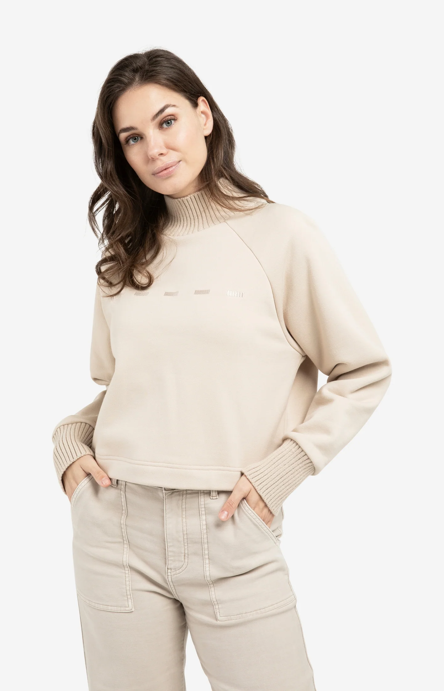 Sweater with knitted collar and subtle stitching - Image 3