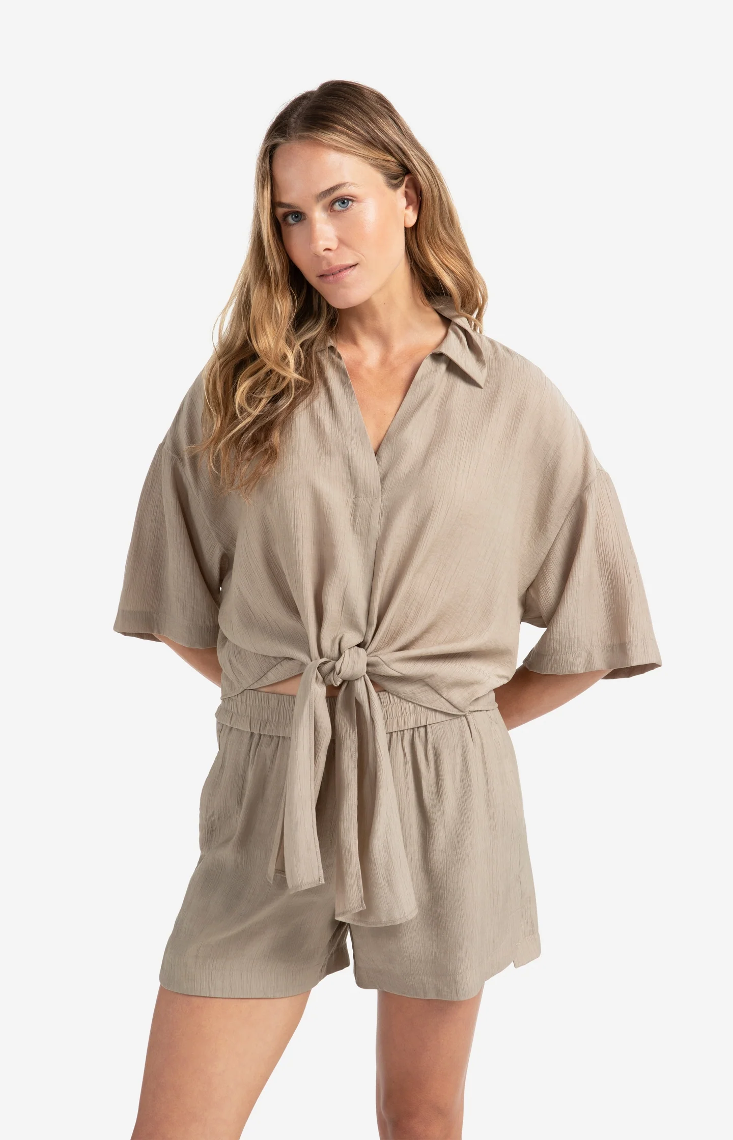 Top with knotted detail and wide sleeves - Image 4