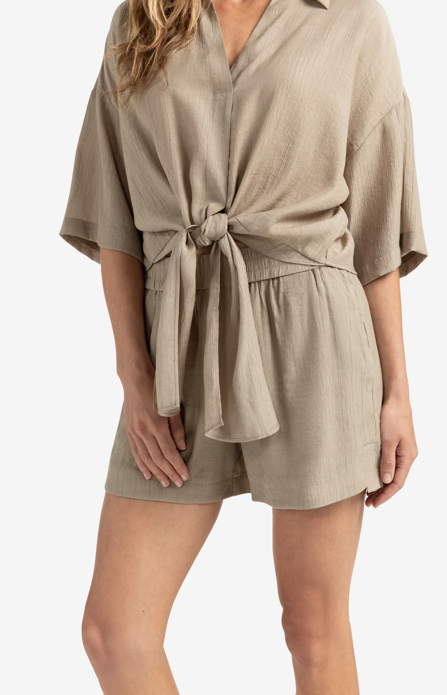 Top with knotted detail and wide sleeves - Image 6