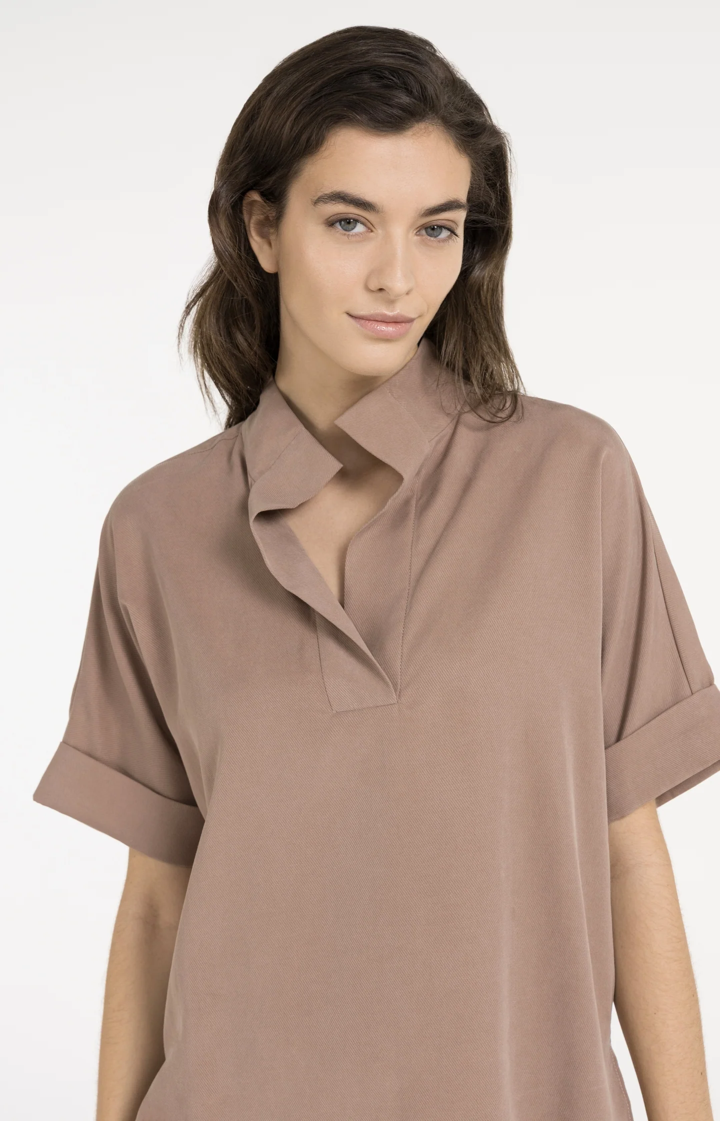 Top with short sleeves and polo collar - Image 4