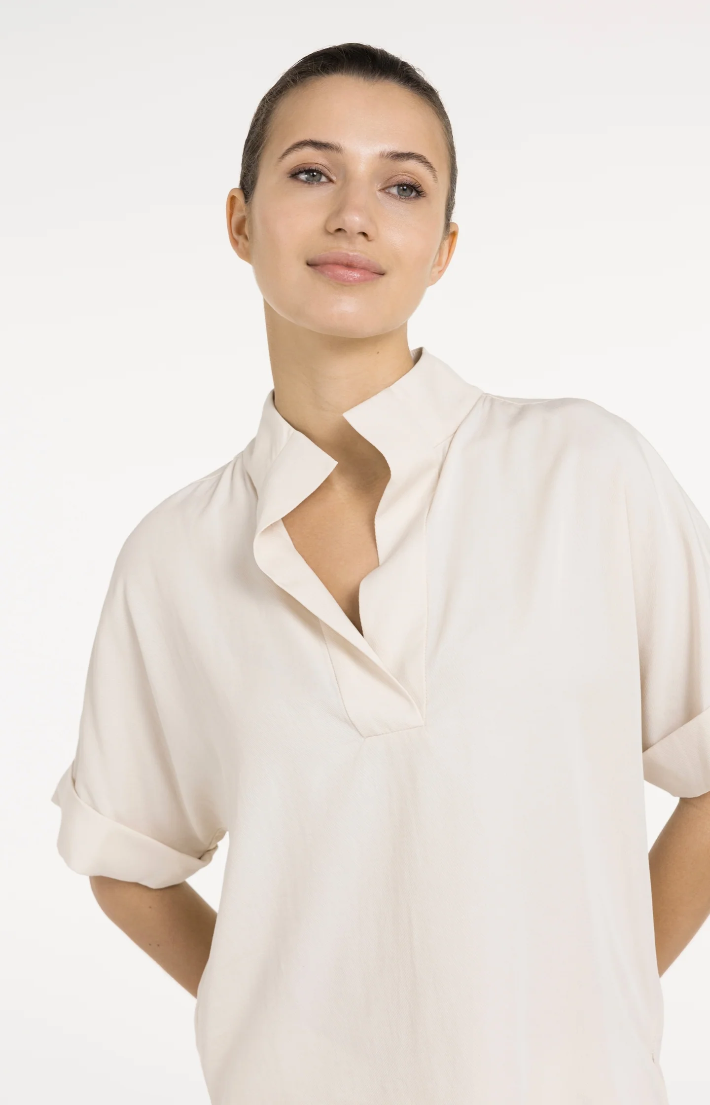 Top with short sleeves and polo collar - Image 5