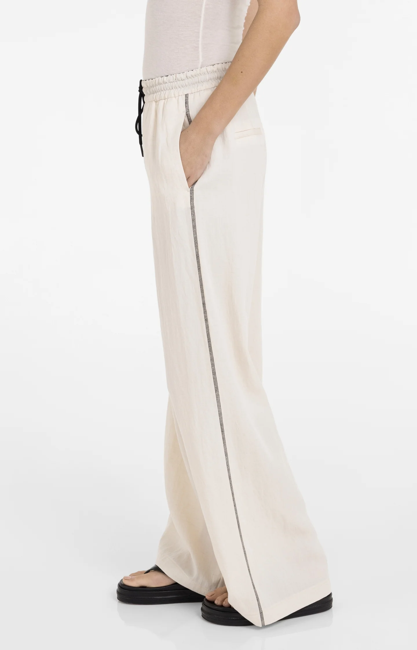 Trousers with wide legs and contrast stitching (L32) - Image 3