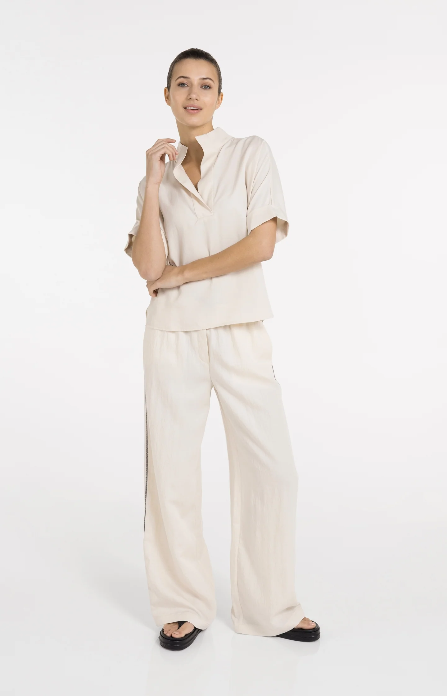 Trousers with wide legs and contrast stitching (L32) - Image 9