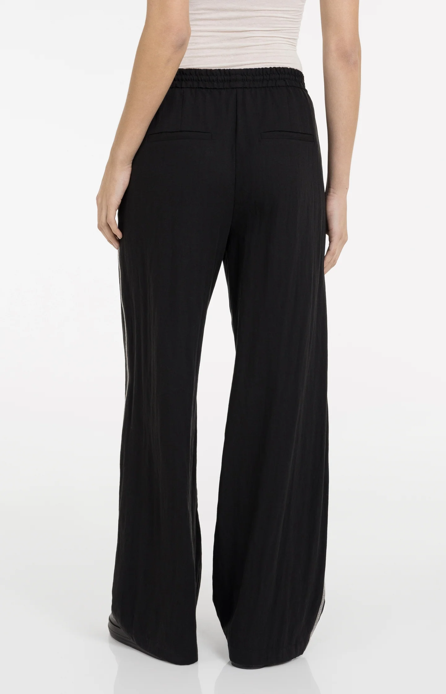 Trousers with wide legs and contrast stitching (L32) - Image 4