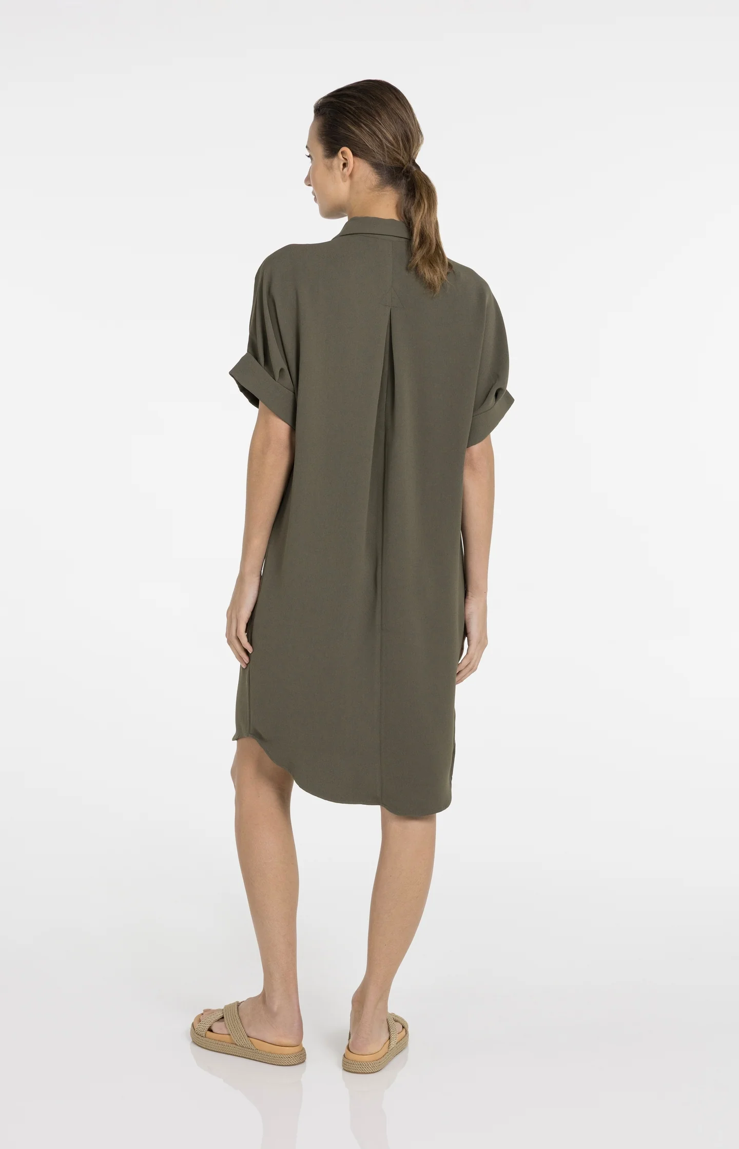 V-neck dress with pleated sleeves and loose fit - Image 3