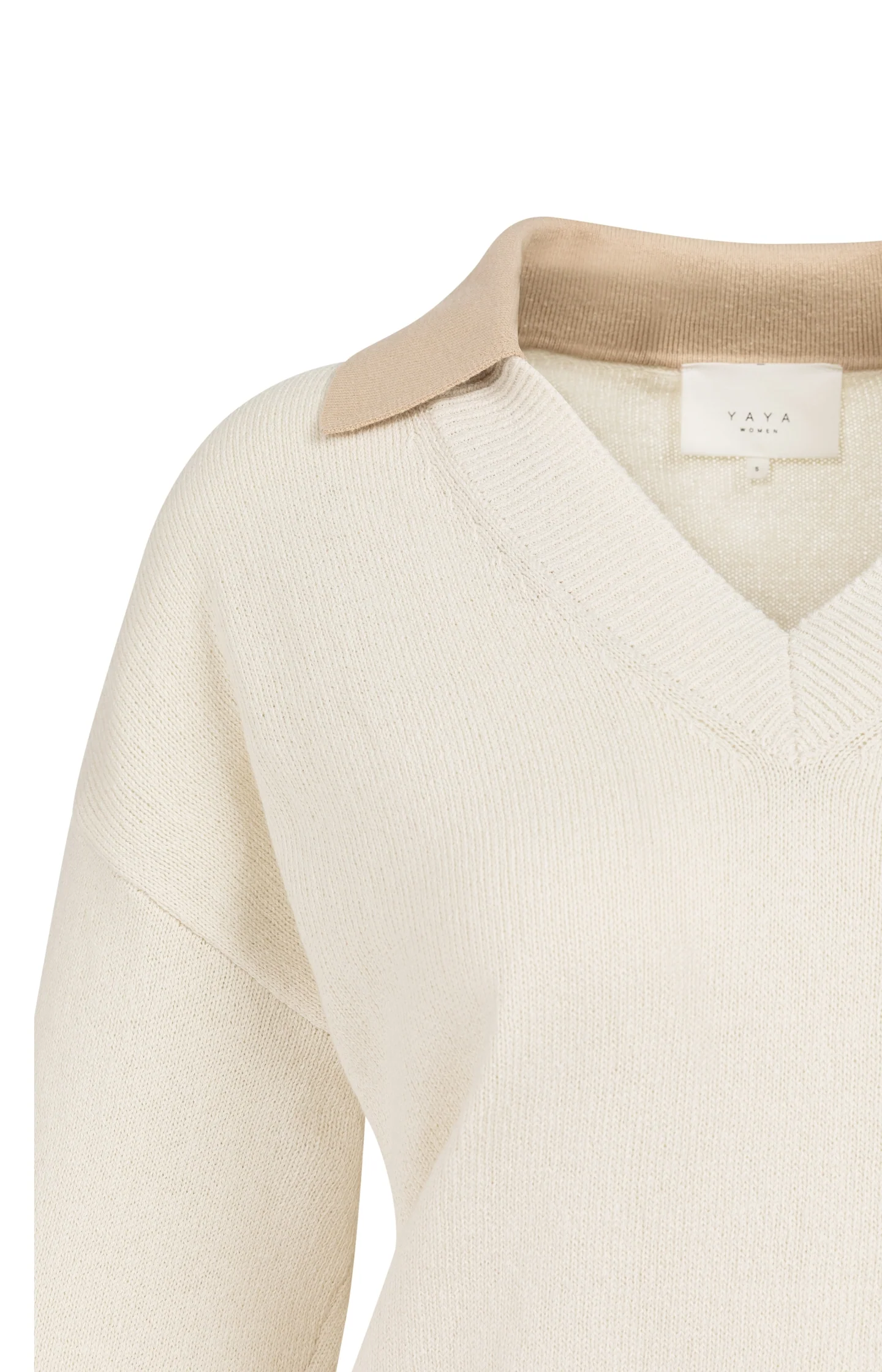 V-neck sweater with long sleeves and contrasting collar - Image 10