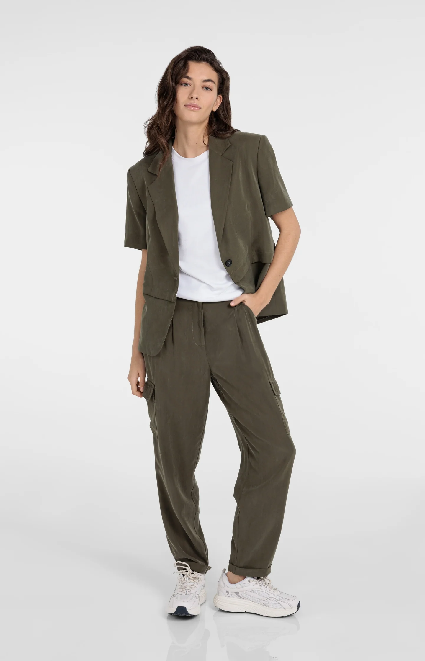 Woven blazer with short sleeves and detachable zip hem - Image 9