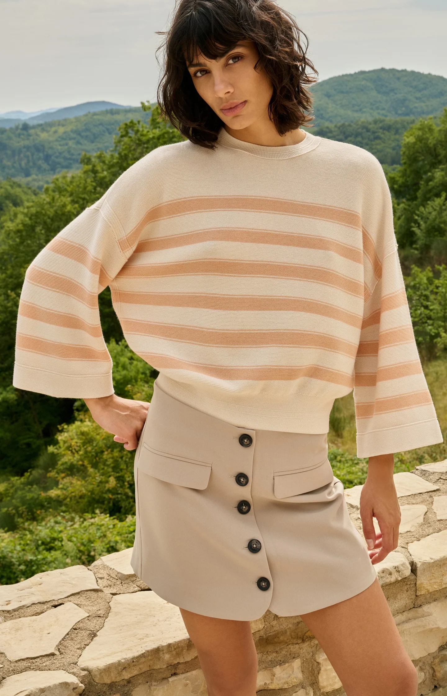 Woven skort with pockets and buttons - Image 9