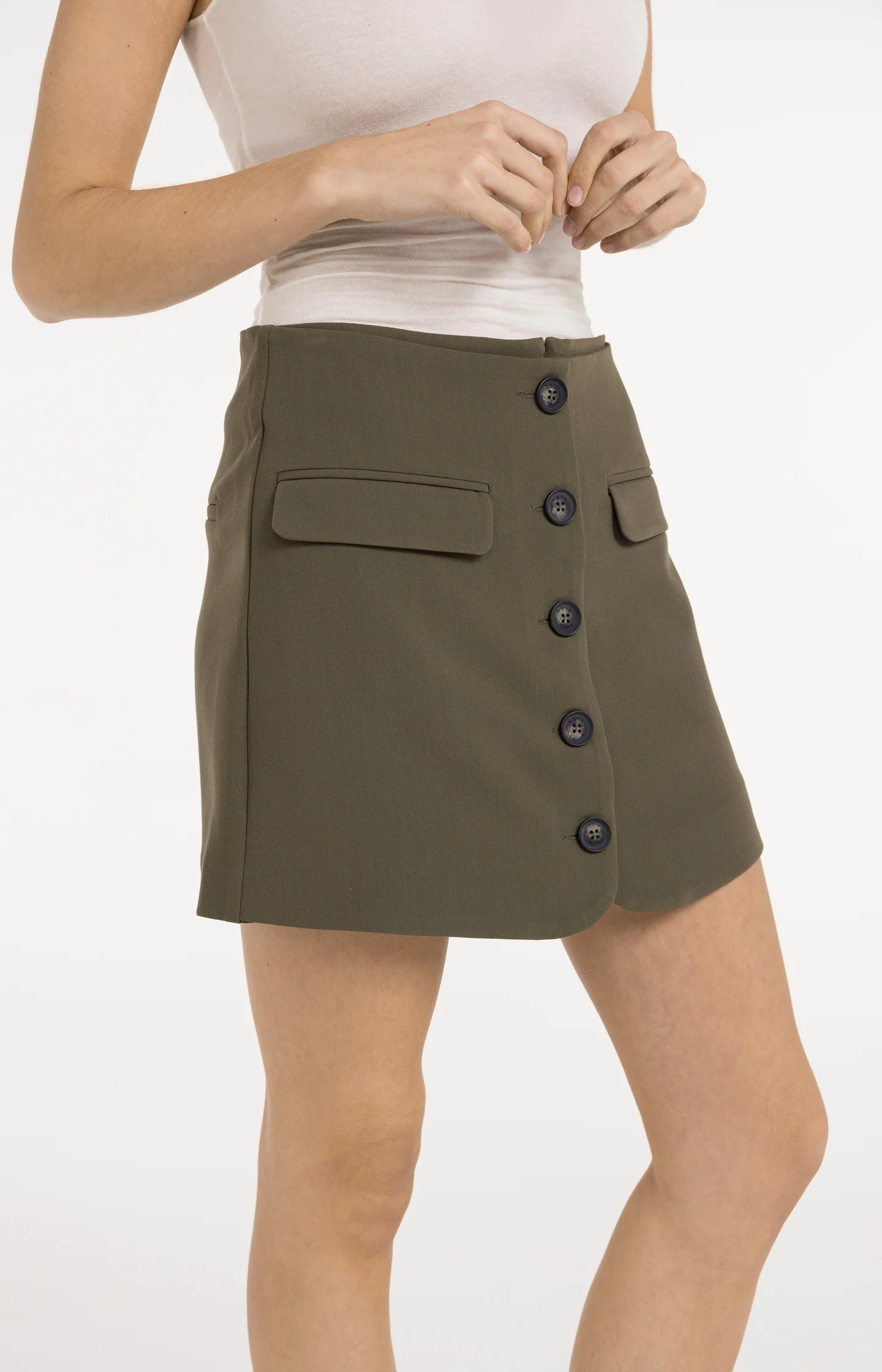 Woven skort with pockets and buttons - Image 6