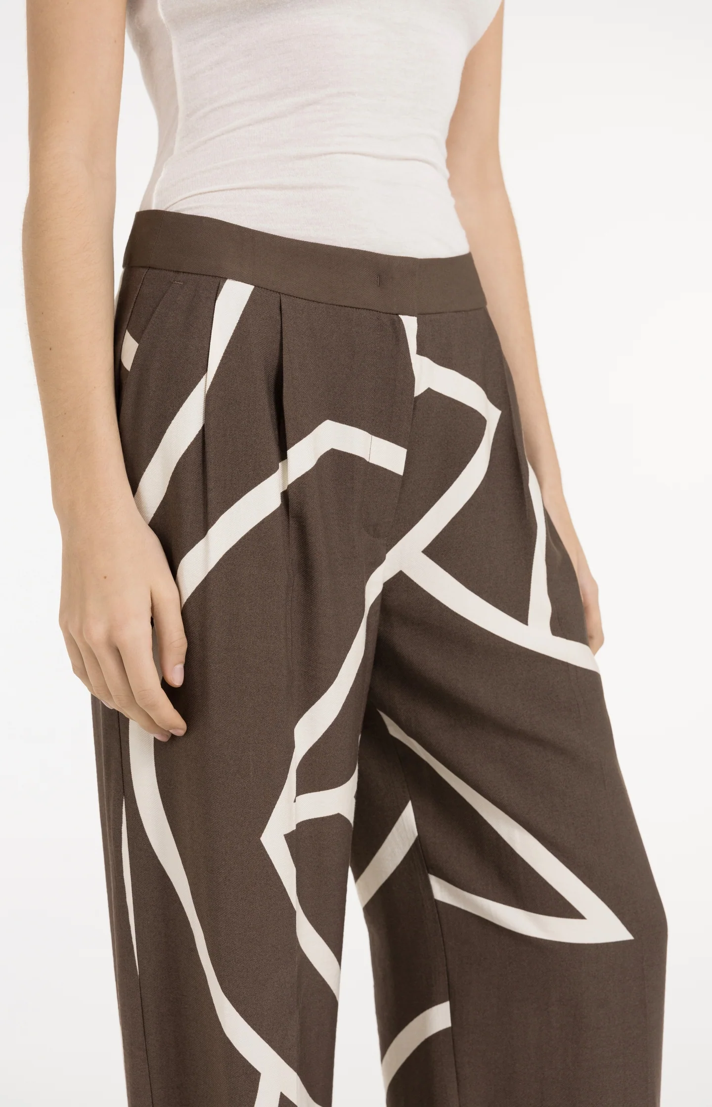 Woven trousers with wide legs and print - Image 6