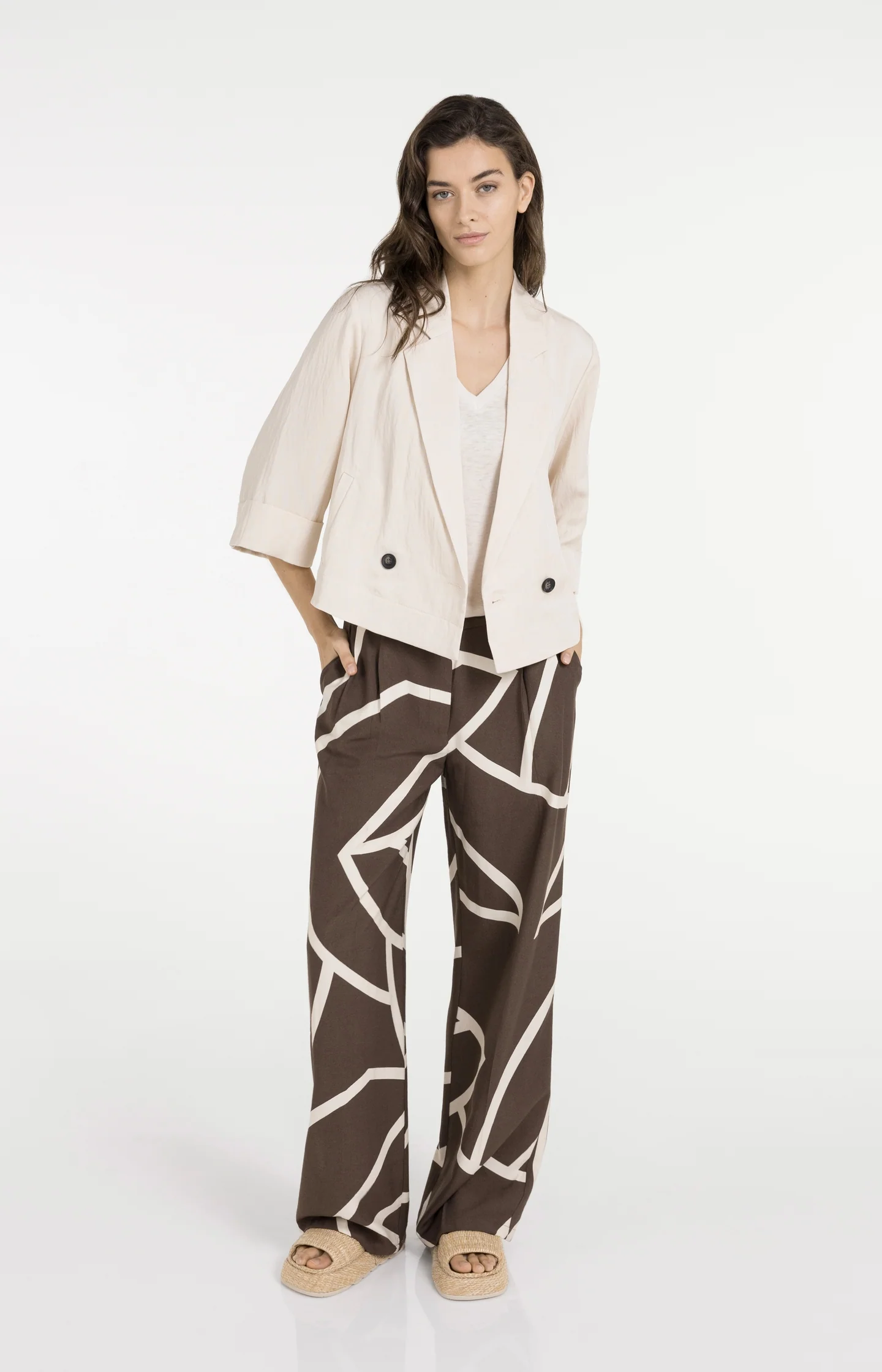 Woven trousers with wide legs and print - Image 9